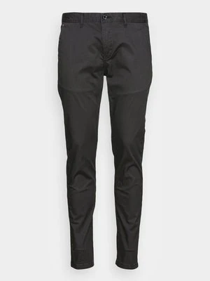 Chinosy Scotch & Soda