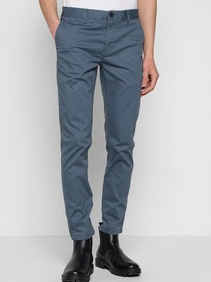 Chinosy Scotch & Soda