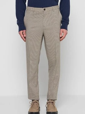 Chinosy Scotch & Soda