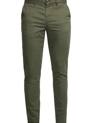 Chinosy Scotch & Soda