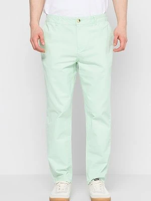 Chinosy Scotch & Soda