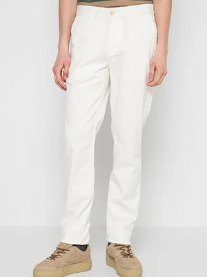 Chinosy Scotch & Soda