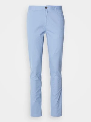 Chinosy Scotch & Soda