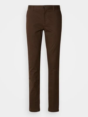 Chinosy Scotch & Soda