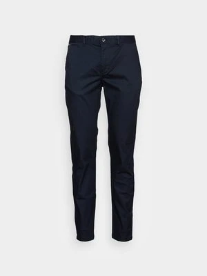 Chinosy Scotch & Soda