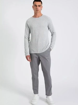 Chinosy Scotch & Soda