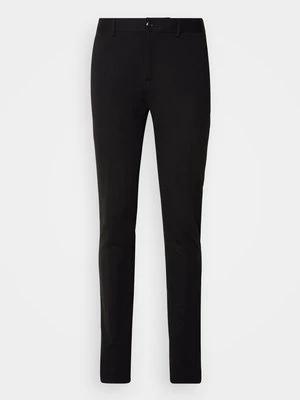 Chinosy Scotch & Soda