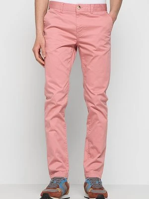 Chinosy Scotch & Soda