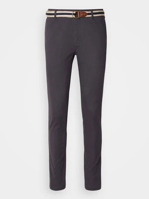 Chinosy Scotch & Soda