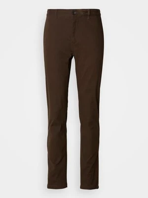 Chinosy Scotch & Soda