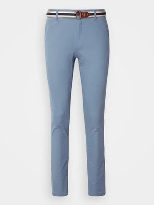 Chinosy Scotch & Soda