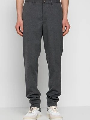 Chinosy Scotch & Soda