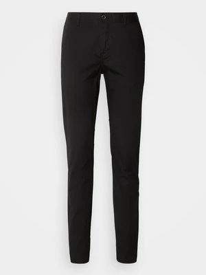 Chinosy Scotch & Soda