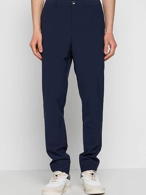 Chinosy Scotch & Soda