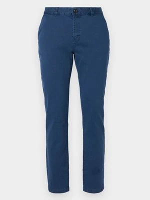 Chinosy Scotch & Soda