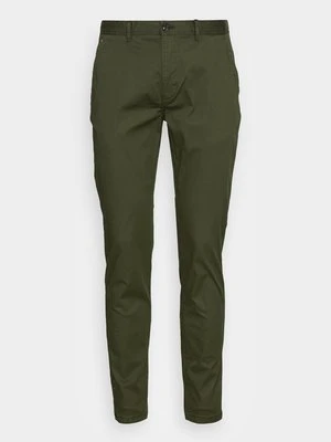 Chinosy Scotch & Soda