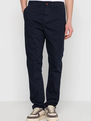 Chinosy Superdry