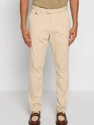Chinosy Ted Baker