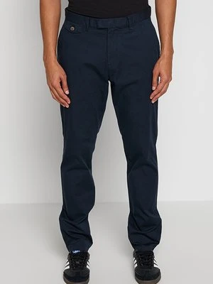 Chinosy Ted Baker