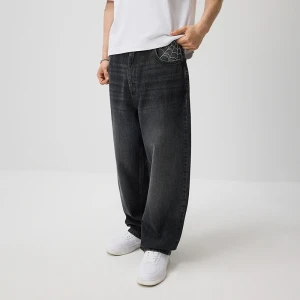 Ciemne jeansy skater fit z haftem pajęczyny i motywem pająka House czarny