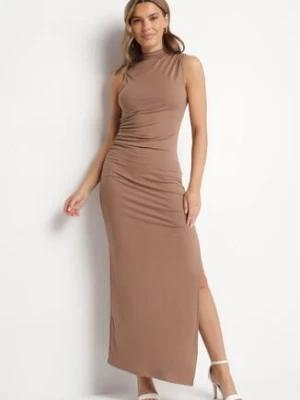 Ciemnobeżowa Dopasowana Sukienka z Wełną Zdobiona Marszczeniem i Rozcięciem Lisarea by swan