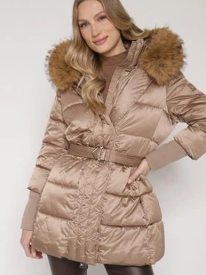 Ciemnobeżowa Kurtka z Pikowanymi Przeszyciami Paskiem i Kapturem z Futrem Lidanessa