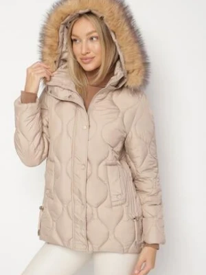 Ciemnobeżowa Pikowana Kurtka o Pudełkowym Kroju z Odpinanym Kapturem z Futrem Lilssia jstyle