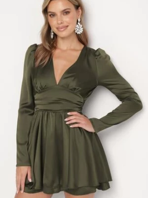 Zielona Satynowa Sukienka Mini z Głębokim Dekoltem i Wiązaniem z Tyłu Liadan allyson