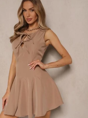 Ciemnobeżowa Sukienka Bez Rękawów o Rozkloszowanym Kroju Wiązana przy Dekolcie Hirkio lovery