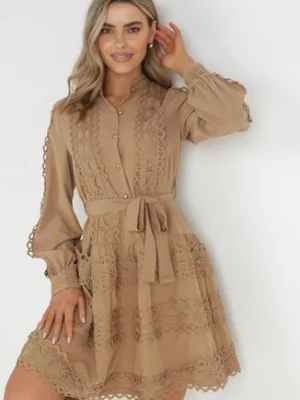 Ciemnobeżowa Sukienka Koszulowa z Wiązanym Paskiem i Ażurowymi Taśmami Dimi elsa.m by may