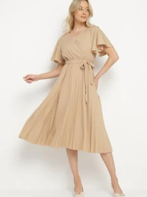 Ciemnobeżowa Sukienka Plisowana z Dekoltem w V z Paskiem w Talii Zolseki defox