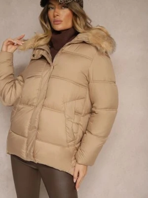 Ciemnobeżowa Zimowa Kurtka z Pikowanymi Przeszyciami Kieszeniami i Kapturem z Odpinanym Futrem Ililda