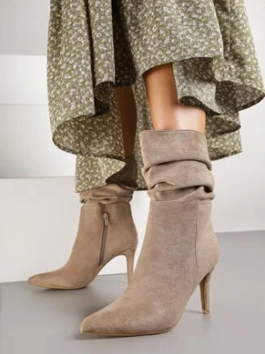 Ciemnobeżowe Botki na Szpilce z Marszczeniem Mirah