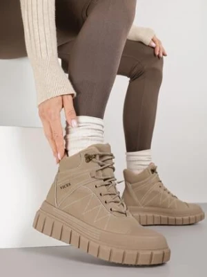 Ciemnobeżowe Botki Trapery Vices na Grubej Tłoczonej Podeszwie z Przeszyciami Amarrise