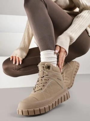 Ciemnobeżowe Botki Trapery Vices na Platformie z Tłoczeniem Ozdobione Przeszyciami Amirrise