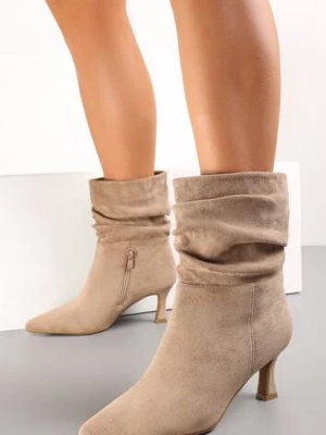 Ciemnobeżowe Botki z Imitacji Zamszu z Marszczoną Cholewką do Połowy Łydki na Niskim Obcasie Typu Kaczuszka Zakera