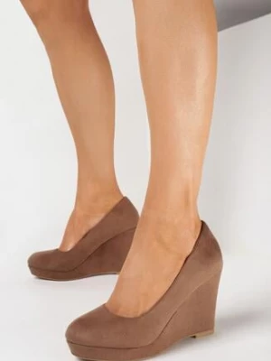 Ciemnobeżowe Czółenka z Ekozamszu na Koturnie Nicaria