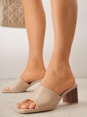 Ciemnobeżowe Eleganckie Klapki na Słupku z Otwartym Noskiem Kwadratowym Hippeis l.day