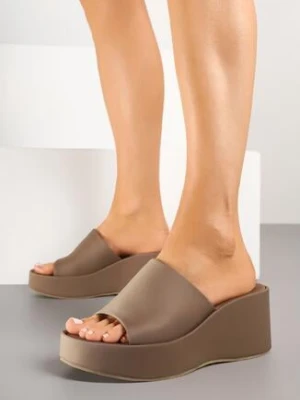 Ciemnobeżowe Klapki na Platformie z Szerokim Paskiem Julisse cink me