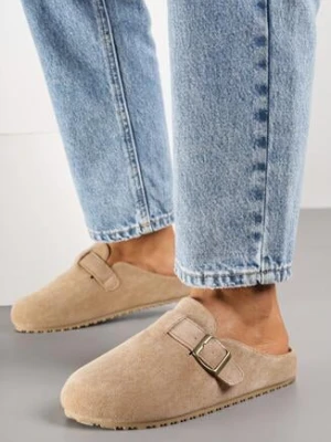 Ciemnobeżowe Klapki Typu Mule z Imitacji Zamszu z Paskiem z Klamerką Anevitta confly