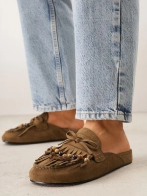 Ciemnobeżowe Klapki VICES Mule Ozdobione Frędzlami Koralikami i Kokardą Eathelena