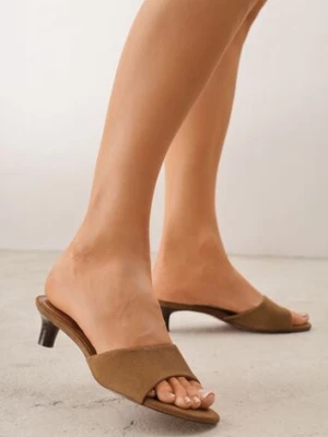 Ciemnobeżowe Klapki VICES na Obcasie Typu Kaczuszka z Imitacji Drewna Sacredgem