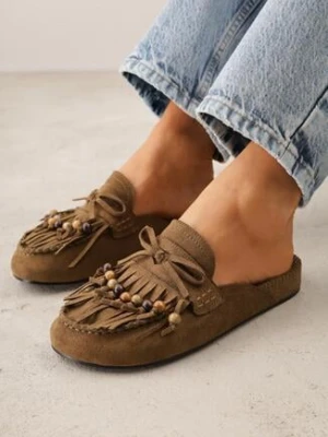 Ciemnobeżowe Klapki VICES Typu Mule z Koralikami Frędzlami i Kokardą Dioleora