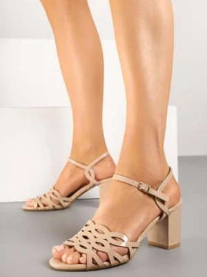 Ciemnobeżowe Lakierowane Sandały Vices na Słupku z Przeplatanymi Paskami Amirela