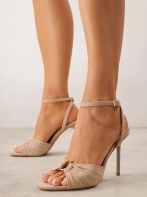 Ciemnobeżowe Sandały na Szpilce VICES z Marszczeniem i Metaliczną Aplikacją Nemenoe