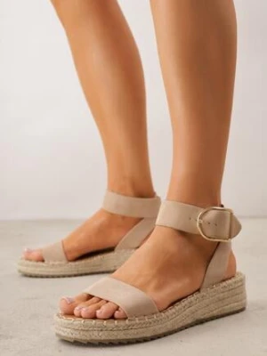 Ciemnobeżowe Sandały VICES z Ozdobną Klamrą i Jutową Platformą Riseth