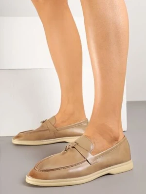 Ciemnobeżowe Mokasyny Zdobione Elegancką Aplikacją ze Skórzaną Wkładką Doreme