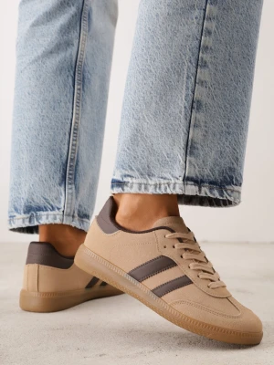 Ciemnobeżowe Sneakersy na Płaskiej Podeszwie z Paskami Jereria Gowin Beżowy