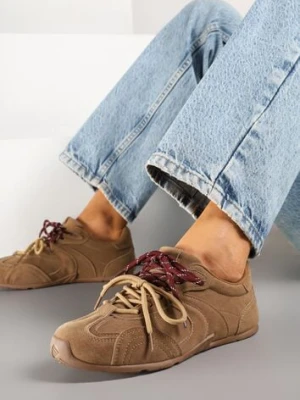 Ciemnobeżowe Sneakersy Ozdobione Podwójnym Sznurowaniem Lirania