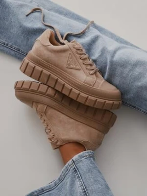 Ciemnobeżowe Sneakersy Vices na Grubej Podeszwie z Geometryczną Aplikacją Leanae